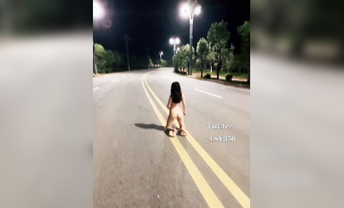 最新推特七位人氣蘿莉女主露出私拍 戶外野戰全裸路邊翹美臀後入啪啪林淑怡 (1)