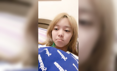 推薦！美乳學生親戚家大秀~【百事可愛】姑媽還在睡覺~ (4)