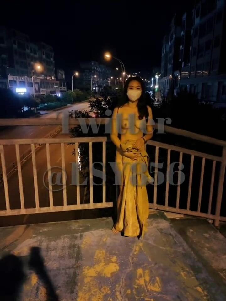 最新推特七位人氣蘿莉女主露出私拍 戶外野戰全裸路邊翹美臀後入啪啪林淑怡 (3)