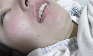 最新真實迷玩公司女同事 開口器 暴力翻 抽插各種玩弄 特寫無套抽插小穴 超清4K