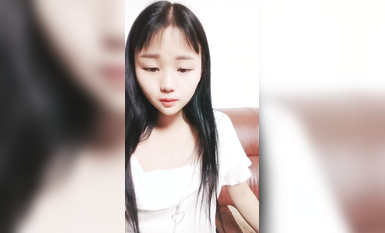 太嫩了！3個學生妹妹~在家全裸自慰~【佳怡】小穴反光~！ (5)