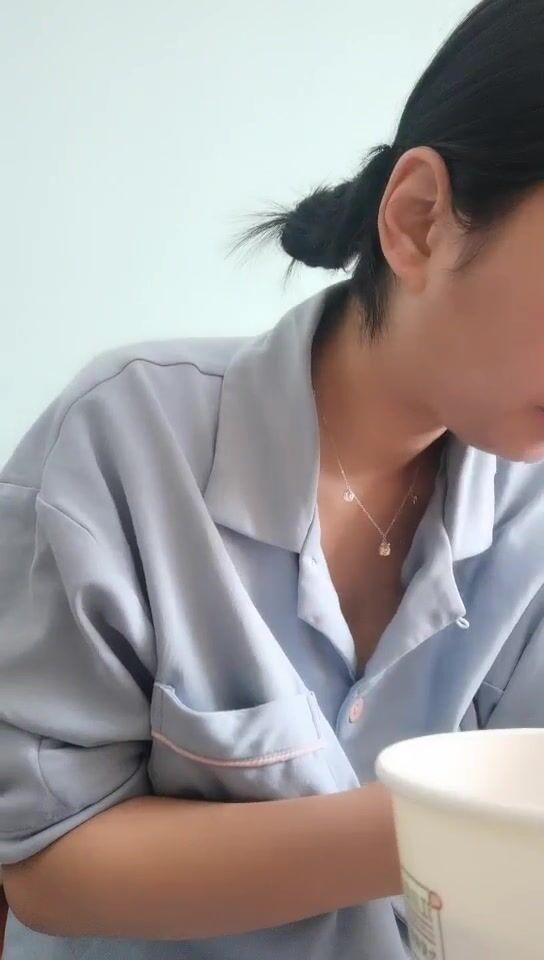 應求更新！美胸大學生~【眼裡有星辰】道具自慰~好騷好美！ (2)