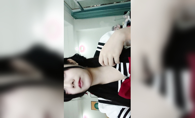 這樣的妞你喜歡嗎，黑絲露臉制服誘惑，你喜歡的樣子她都有，脫衣艷舞漏奶又漏逼，風騷又可愛，精彩又刺激