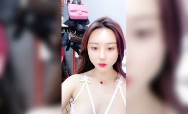 新人女神近期下海！性感內衣美腿高跟！退下內褲多毛騷穴，穿上黑絲大白美臀，掰穴特寫極度誘惑