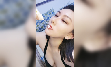 膚白貌美露臉極品大長腿騷貨陪你嗨，你想要的她都有，聽狼友指揮漏出騷奶子揉捏，粉嫩逼逼特寫展示淫聲盪語