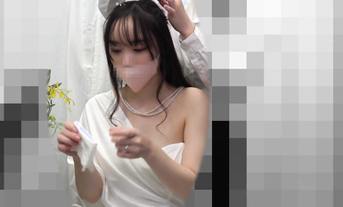 【極品TP】精品流出婚禮接待處偷拍新娘換裝 奶子和顏值都不錯 很有擼點