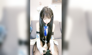 瘦瘦的白白嫩嫩的大眼超級無敵卡哇伊蘿莉，那細細的胳臂和細細的大腿，天然的白虎，這么瘦 白漿居然那麼多 (1)