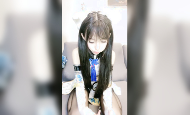 瘦瘦的白白嫩嫩的大眼超級無敵卡哇伊蘿莉，那細細的胳臂和細細的大腿，天然的白虎，這么瘦 白漿居然那麼多 (1)