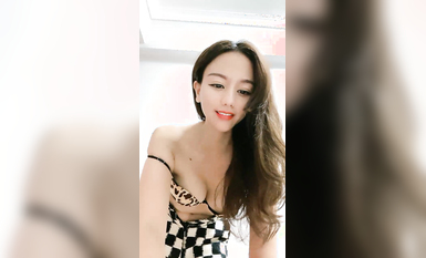 大波浪極品御姐！難得道具自慰大尺度！開檔肉絲，特寫視角假屌插穴，翹起美臀後入，水聲嘩嘩浪叫