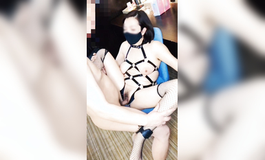 八字吊鍾奶人妻『Mr.SR』最新啪啪私拍流出 情趣連體網襪內衣 無套爆插內射  (14)