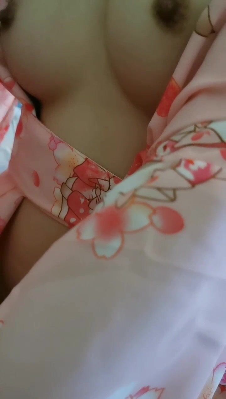 雙馬尾蘿莉『芽芽不乖』十月最新性愛私拍 和粉絲哥哥戶外車震 無套內射兩次 (8)