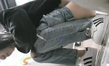 十月最新流出廁拍大神潛入 師范大學附近公共廁所正面全景偷拍青春靚麗學妹第十期-黑色牛仔褲