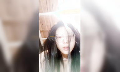 極品雪白嫩妹【QQ糖呀】全裸趴在床上全方展示 好看的要死 (3)