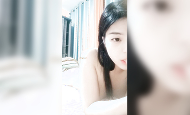 極品雪白嫩妹【QQ糖呀】全裸趴在床上全方展示 好看的要死 (5)