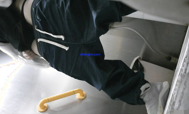 十月最新流出廁拍大神潛入 師范大學附近公共廁所正面全景偷拍青春靚麗學妹第十期-運動褲妹子