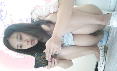 科技樓蹲守白色長裙美女 干凈肥厚的鮑魚