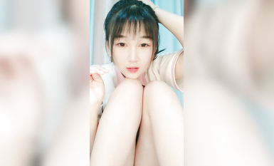 清純甜美小姐姐！無毛白虎嫩穴！大尺度玻璃棒自慰，特寫小穴插入猛捅，搞得小穴好濕水聲嘩嘩