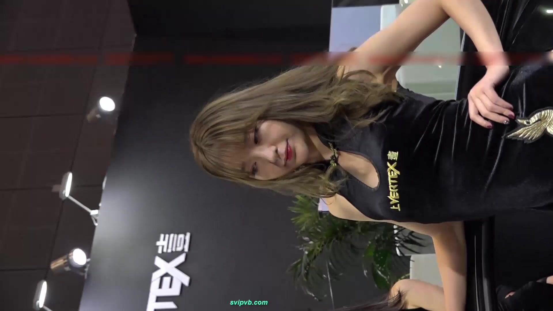 【展会走光】CAS车展模特走光车模 刁鉆摄影师 (9)