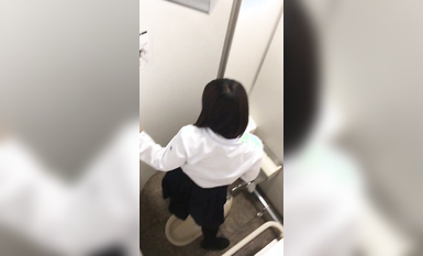 【偷拍精品】大神潜入学校女厕偷拍多位漂亮学妹的小嫩鲍 (2)
