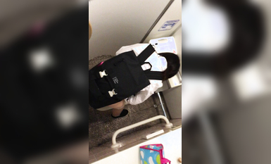 【偷拍精品】大神潜入学校女厕偷拍多位漂亮学妹的小嫩鲍 (1)