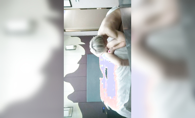 【无情的屌丶】紧接性感外围美女，拿出跳蛋震多毛骚穴，扭来扭去表情淫荡，骑乘位打桩机