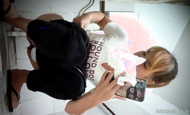 十一月最新流出顶级新品  正面全景厕拍气质高雅的眼镜美女4K高清版