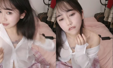 性感白丝情趣制服风骚女友，全程露脸激情大秀直播，淫声荡语骚话连篇互动狼友撩骚，道具玩弄骚穴呻吟可射