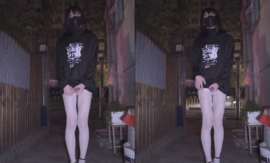 国产CD系列伪娘『曦曦』最新民房门口卫衣JK裙伴着身后的车流飞机撸射4K超清原版.