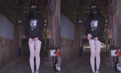 国产CD系列伪娘『曦曦』最新民房门口卫衣JK裙伴着身后的车流飞机撸射4K超清原版.