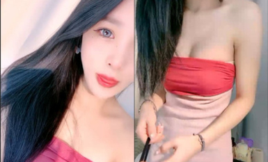 模特级网红女神！长发红唇超性感！撩起长裙珍珠丁字裤，翘起美腿假屌插穴，进进出出抽插极度诱惑.