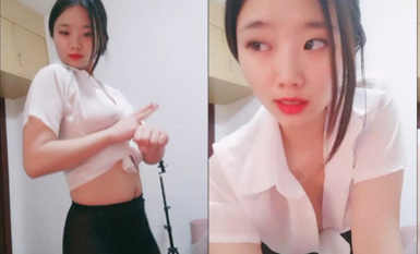 风骚性感新人小姐姐！衬衣黑丝扭腰摆臀！翘起大屁股抖动，多毛骚逼假屌抽插，娇喘呻吟极度诱惑