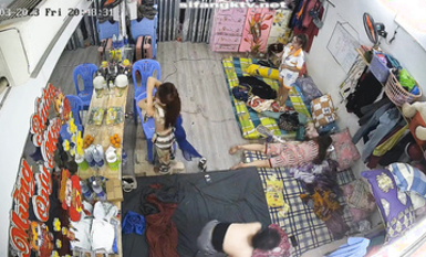 私房最新流出2023 黑客破解攝像頭偷拍 多場合家庭宿舍廁所更衣洗澡 (7)