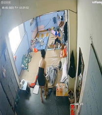 私房最新流出2023 黑客破解攝像頭偷拍 多場合家庭宿舍廁所更衣洗澡 (33)