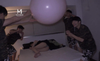 突襲女優家EP15性愛篇灼熱的精液 (2)