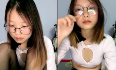 新人！【泡泡鱼妹妹】两个00后可爱眼镜妹~舌吻互舔无套啪啪~稚嫩的少女胴体，看了流鼻血 (6)