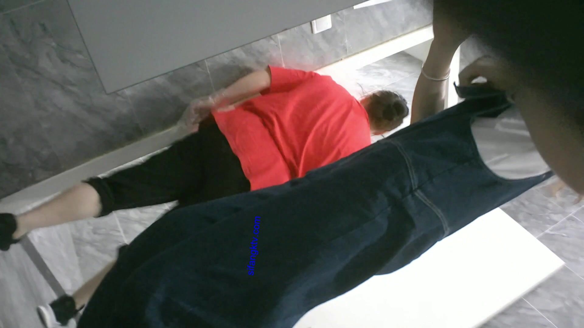 七月最新流出私房大神隔牆有眼 原創廁拍 水晶高跟絕頂女神姍姍來遲2 (1)