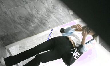 八月最新私房大神 隔牆有眼 原創廁拍 饅頭肥穴勾魂黑絲透明內褲 (19)