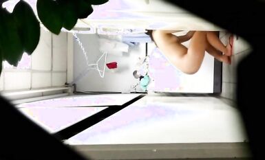 大眾澡堂民宅公寓出租房衛生間浴室各種極限操作現場實拍多位妹子洗香香基本都是亮點 (18)