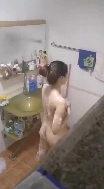 大眾澡堂民宅公寓出租房衛生間浴室各種極限操作現場實拍多位妹子洗香香基本都是亮點 (25)