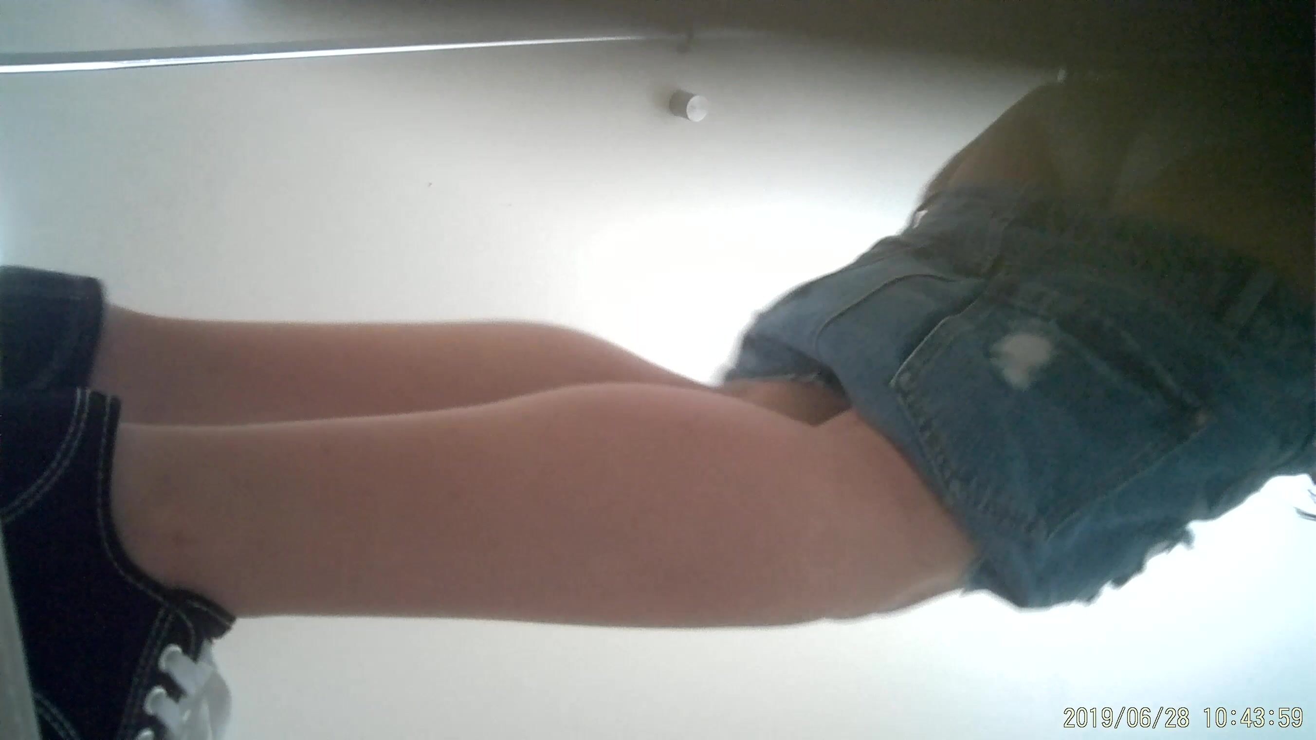 無印原版廁拍日記 6月27日4K全景電子創業園漂亮的小文員 (5)