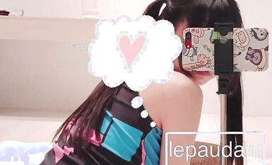 極品嬌嫩小萌妹『LepALu』雙馬尾粉嫩萌妹 被大J8爆操高潮 小嘴吃下大雞B 高清 (2)