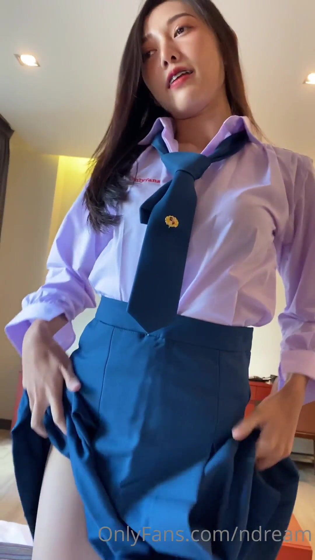 21歲的在讀大學生小夢ndream,一線天小穴便宜男友 (2)