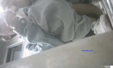 8月私房最新流出廁拍大神 潛入師范大學附近公共廁所偷拍青春靚麗的學妹噓噓第四期0032-牛仔眼鏡妹