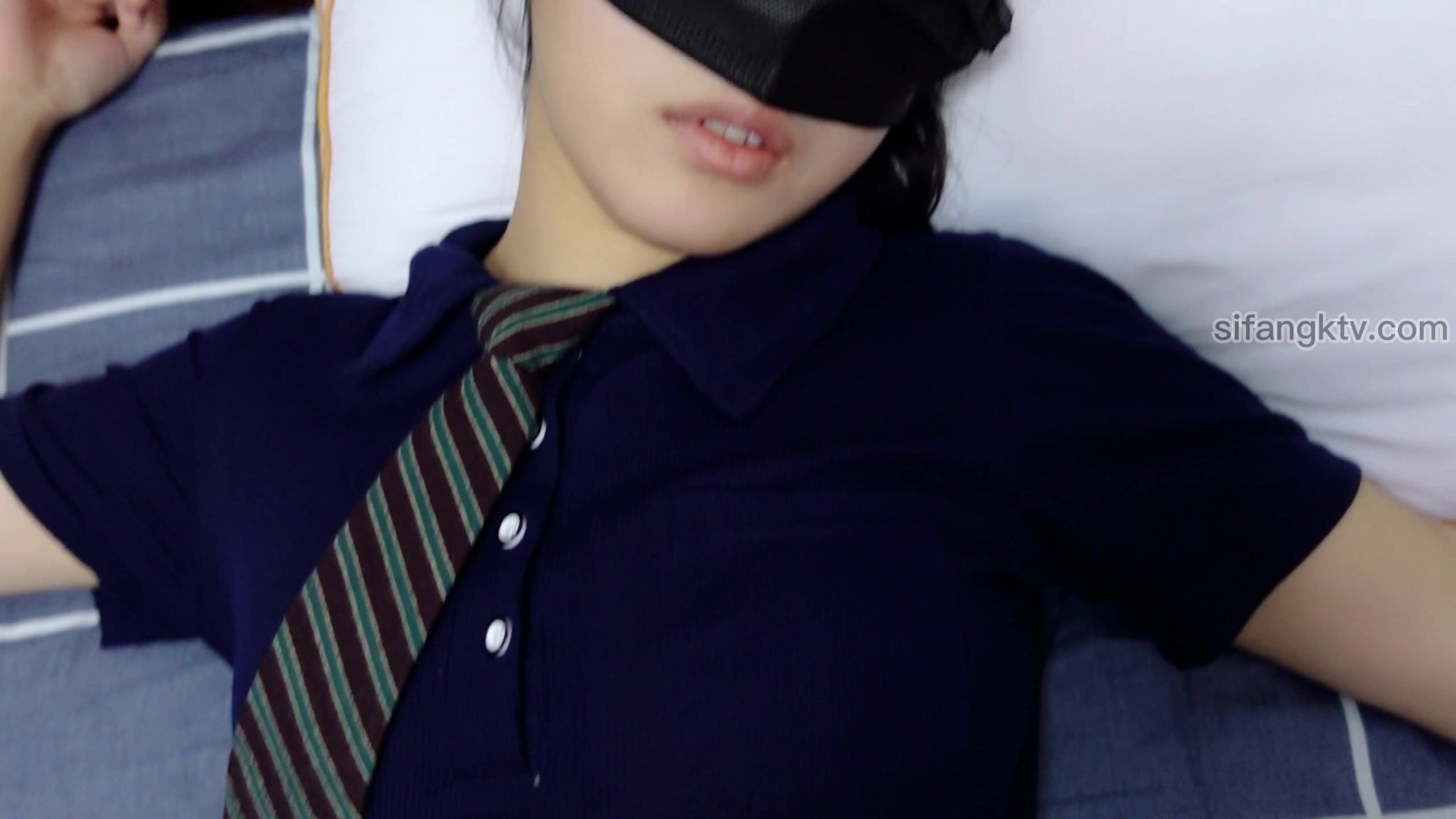 八月最新私房大神 老虎菜原創21彈約飯數次後,昨夜灌迷醉操了眼鏡娘(有後續)