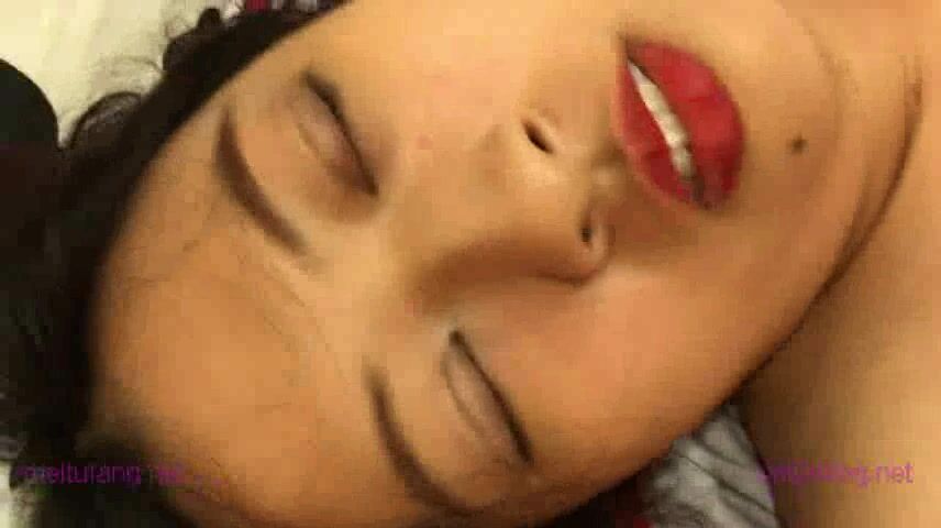 暗黑部落尻語錄！極品巨乳肥臀露臉美女酒後亂性 睡夢中被肏醒無套內射擼點很高完整版 (15)