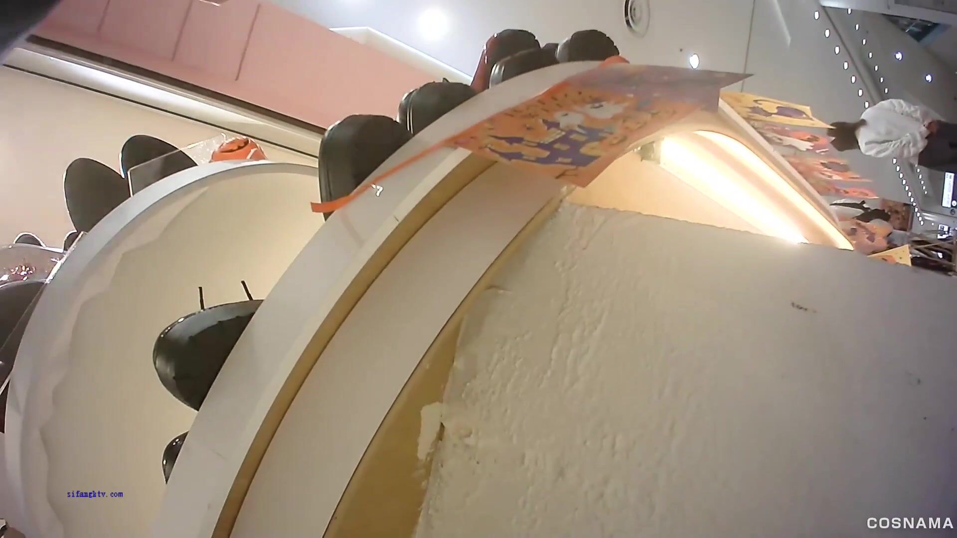 多角度近景偷拍 商場抄底極品高顏靚妹 制服售貨員玩誘惑 COS妹紙內內好可愛 高清1080P版3