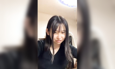 【無修正ライブチャット】キタ！スマホ撮影！合法ロリ！自宅から即脱ぎするチャット白肌素人女子！推定Ｄカップ美乳＆薄陰毛超接写くぱぁぁ！パソコンチェア◎