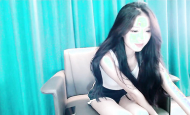 最純欲的女神【不純學妹 靈靈】最新視頻，換平台了 還是那麼極品，苗條頂級身材 絲襪美腿！超大尺度自慰，超級騷會挑逗 (3)