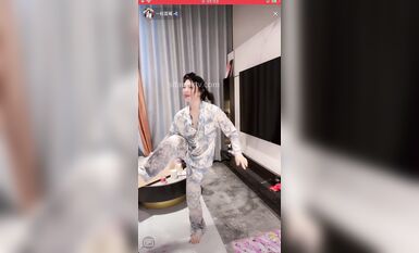 重磅 抖音直播技術性走光 熱舞 露底 美女雲集 (7)