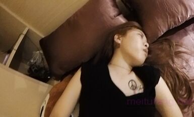 重金購入套路大神死豬玩極品大奶長腿紋身女 計量太少干醒了但是無力反抗只好享受呻吟聲絕了 (5)